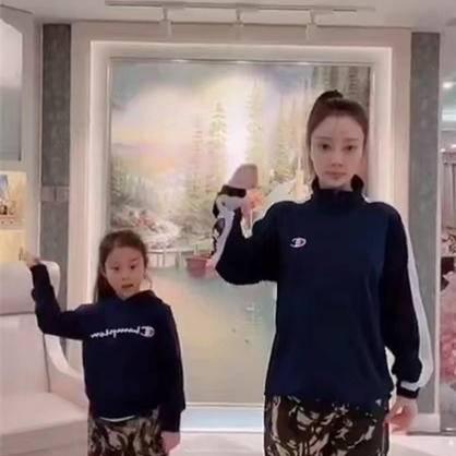 李小璐跨界新动态，多元展现个人魅力风采