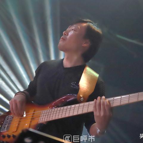 杨坤最新动态，新专辑发布与跨界合作进展